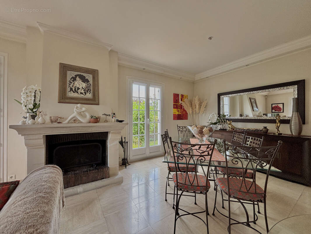 Maison à FONTAINE-ETOUPEFOUR