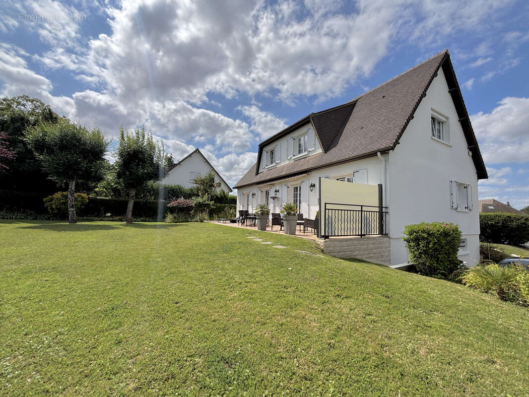 Maison à FONTAINE-ETOUPEFOUR