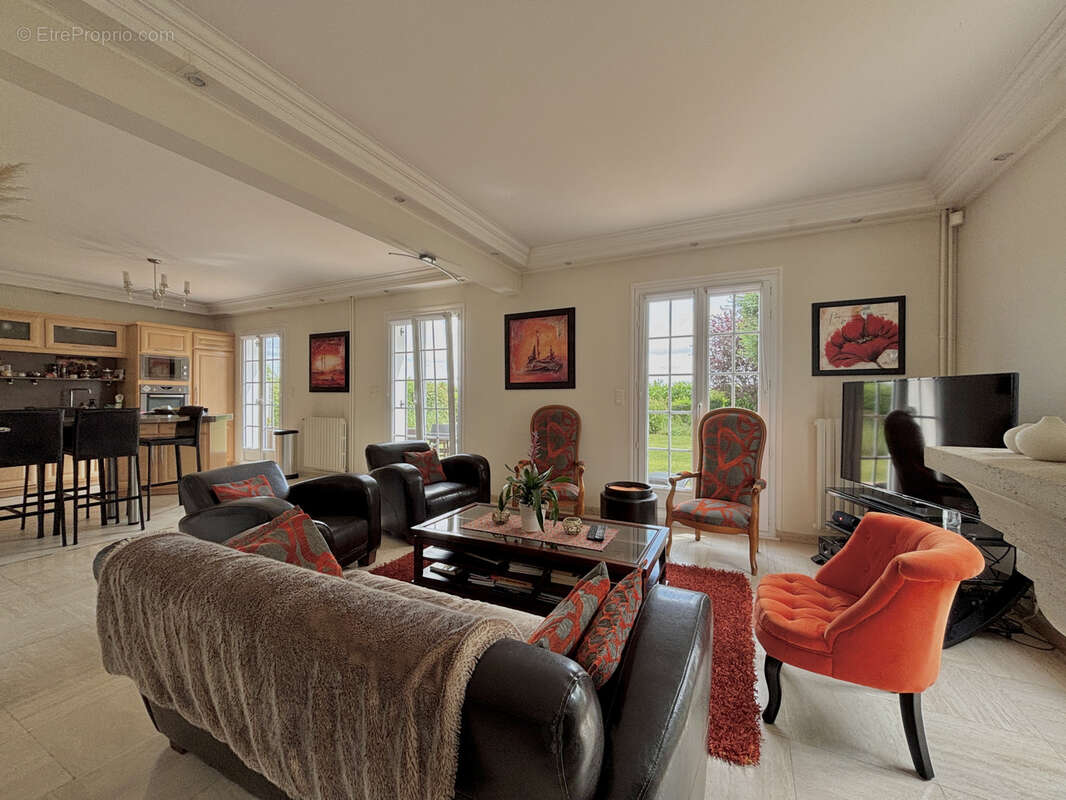 Maison à FONTAINE-ETOUPEFOUR