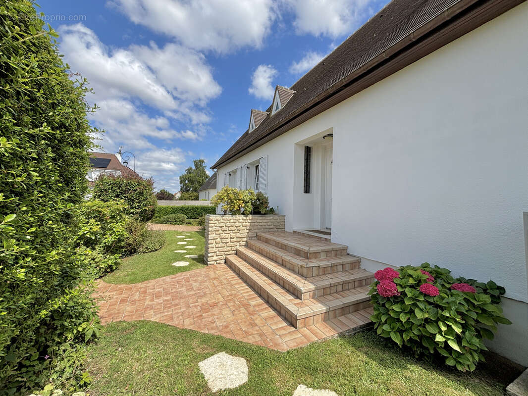 Maison à FONTAINE-ETOUPEFOUR