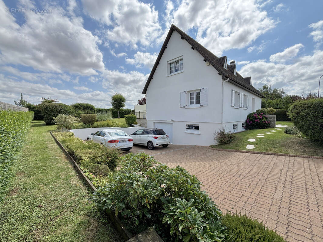 Maison à FONTAINE-ETOUPEFOUR