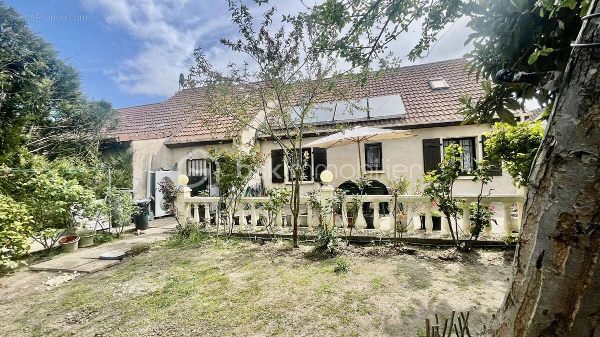 Maison à DAMMARIE-LES-LYS