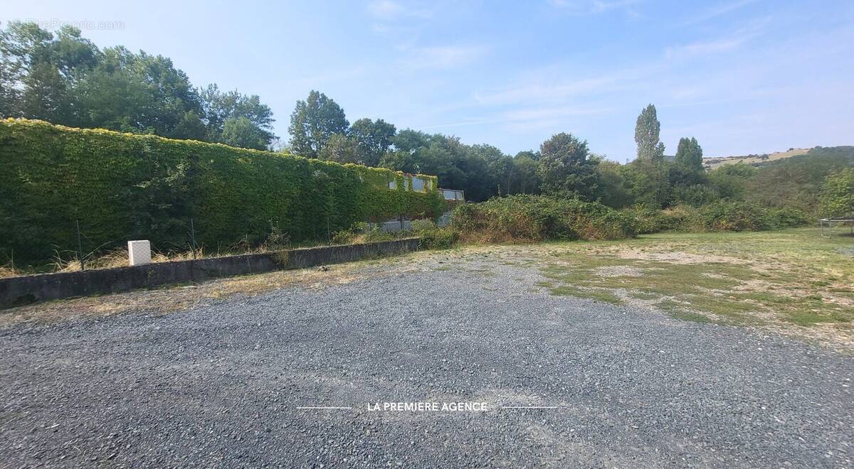 Terrain à PONTCHARRA-SUR-TURDINE