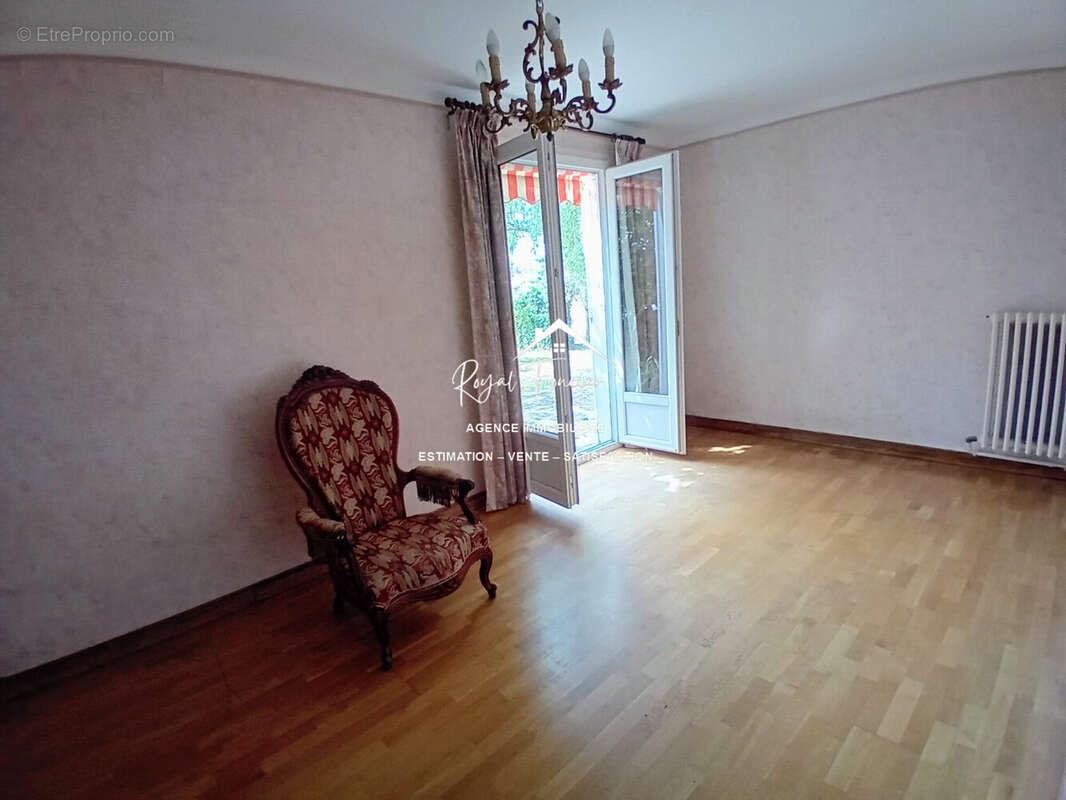 Accès sur la terrasse - Maison à DESCARTES