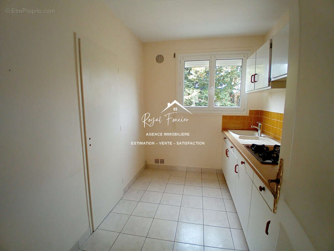 Cuisine A et E indépendante  - Maison à DESCARTES