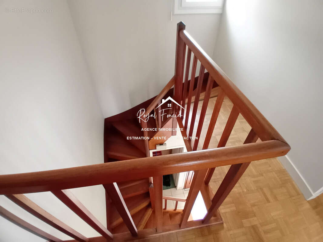 Étage  - Maison à DESCARTES