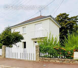 Pavillon individuel de 82 m2 hab avec 3 chambres - Maison à DESCARTES