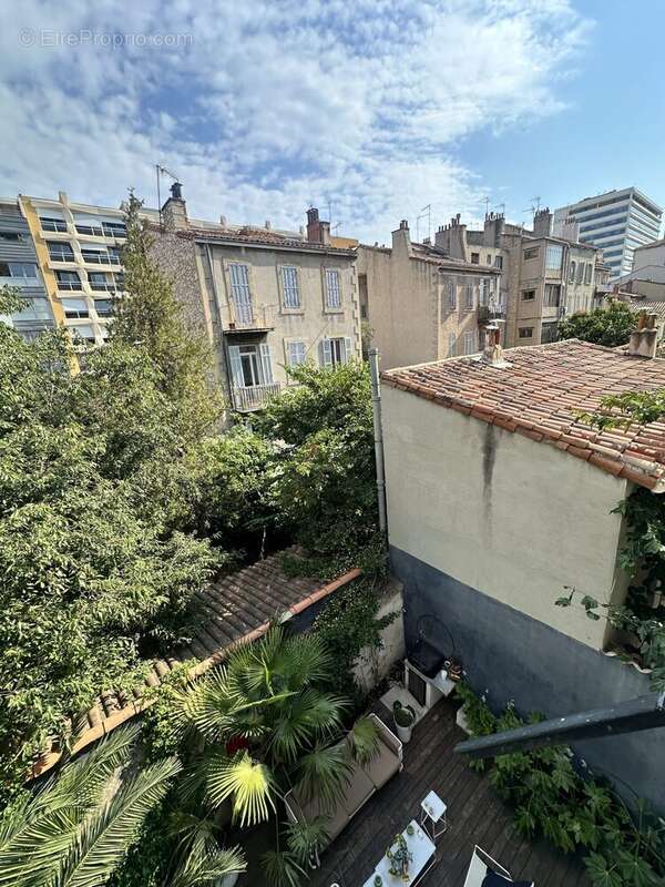 vue séjour - Appartement à MARSEILLE-5E