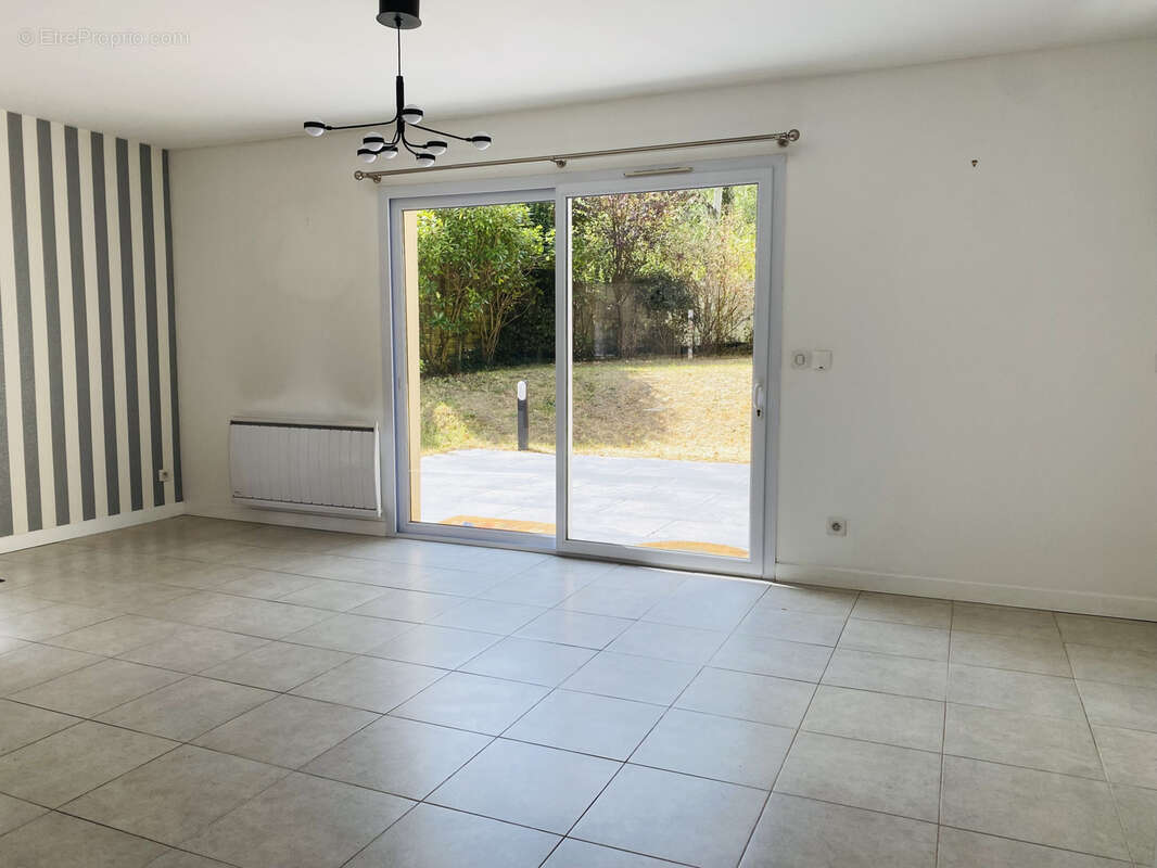 Maison à LA QUEUE-LES-YVELINES