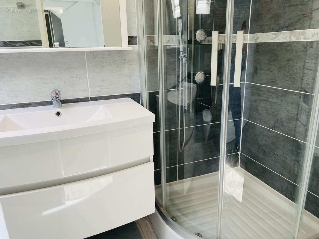 Maison à LA QUEUE-LES-YVELINES