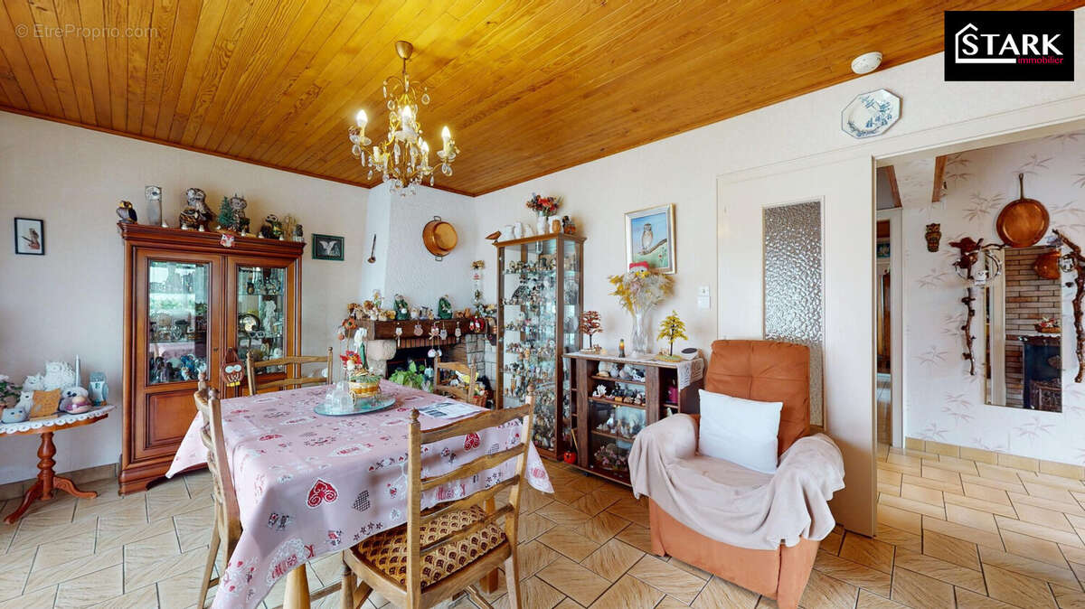 Maison à VIEUX-CHARMONT