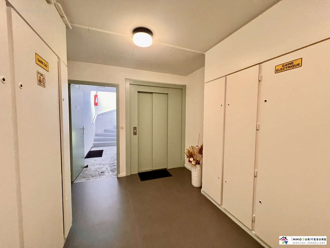 hall pallier  - Appartement à LONGUENESSE