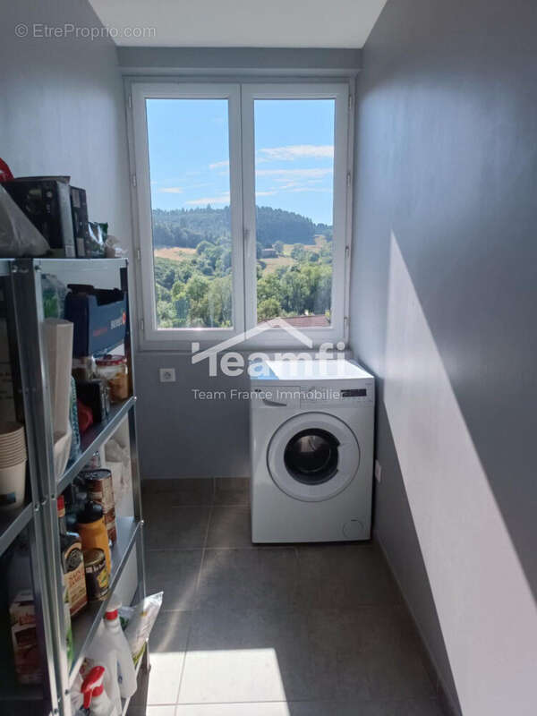 Buanderie Appartement Etage - Maison à SAINT-JUST-EN-CHEVALET