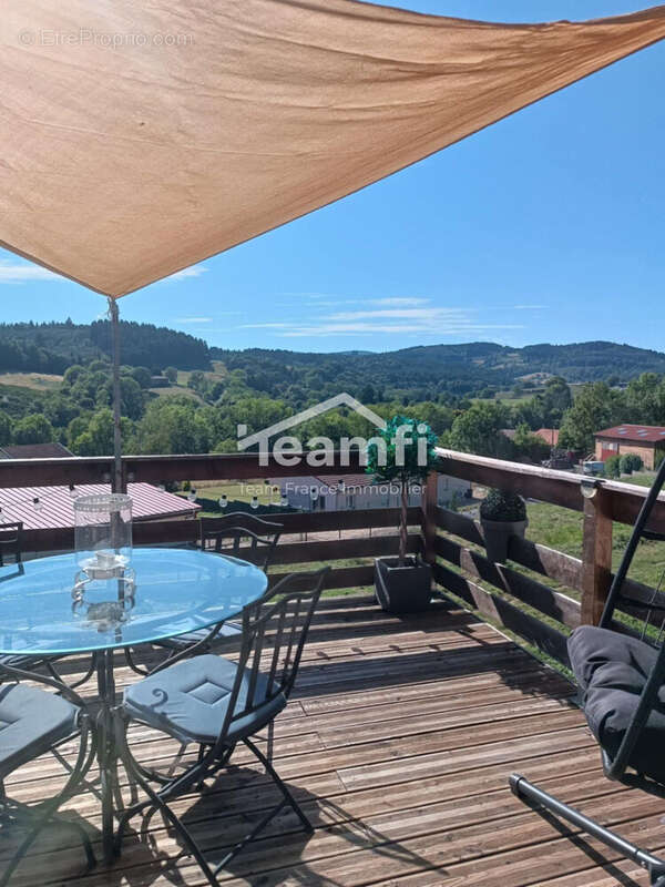 Terrasse Appartement Etage - Maison à SAINT-JUST-EN-CHEVALET