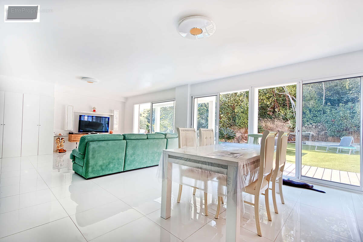 Maison à CARQUEIRANNE