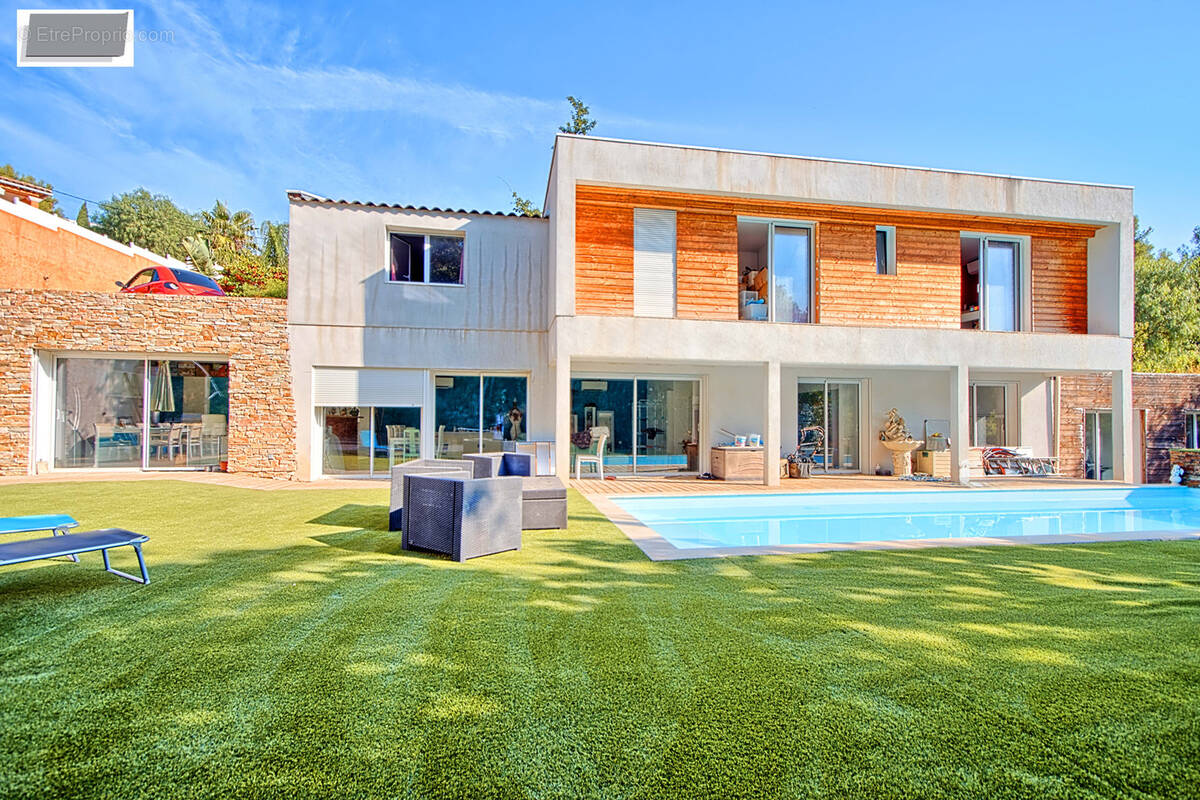 Maison à CARQUEIRANNE