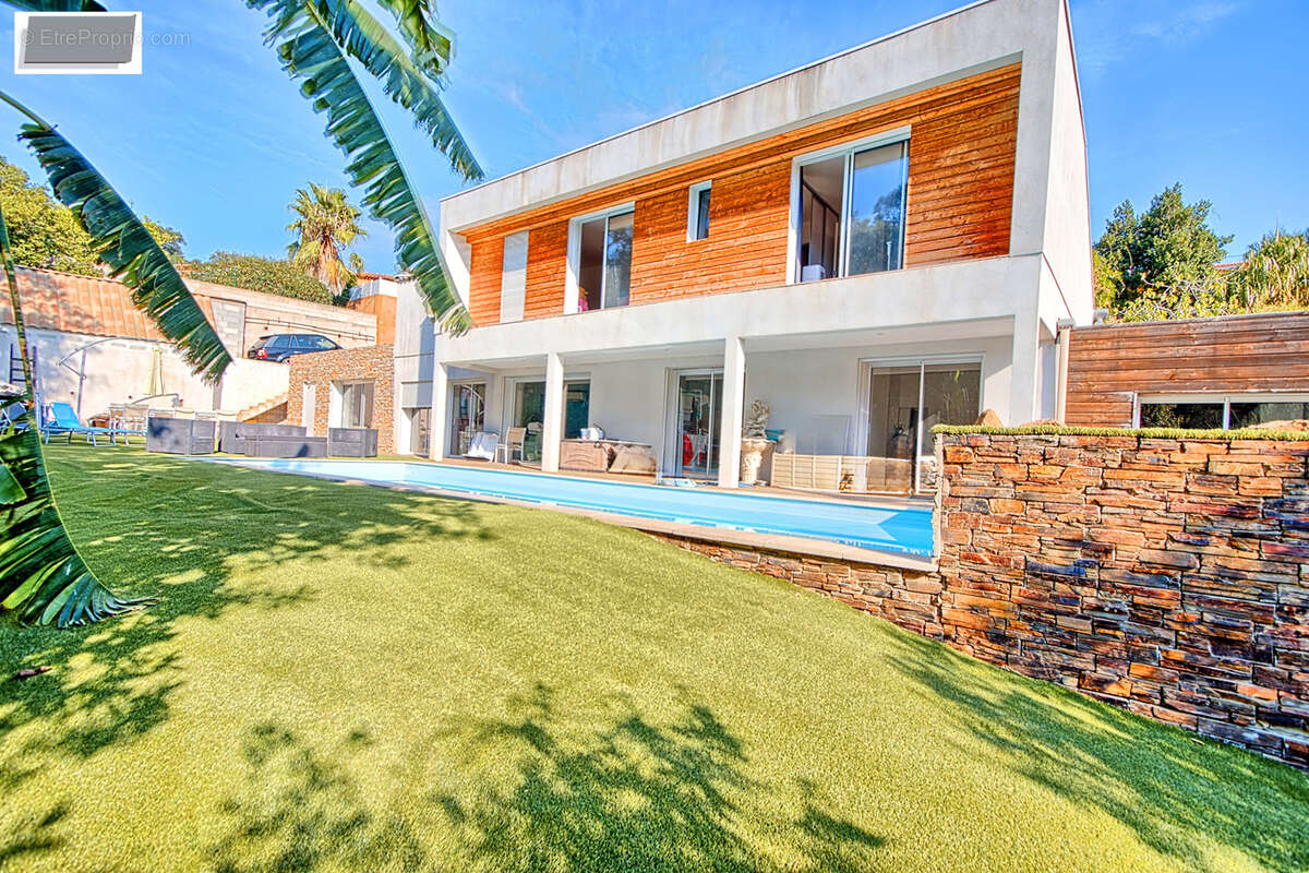 Maison à CARQUEIRANNE