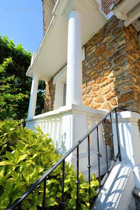 Maison à SAINT-MAUR-DES-FOSSES