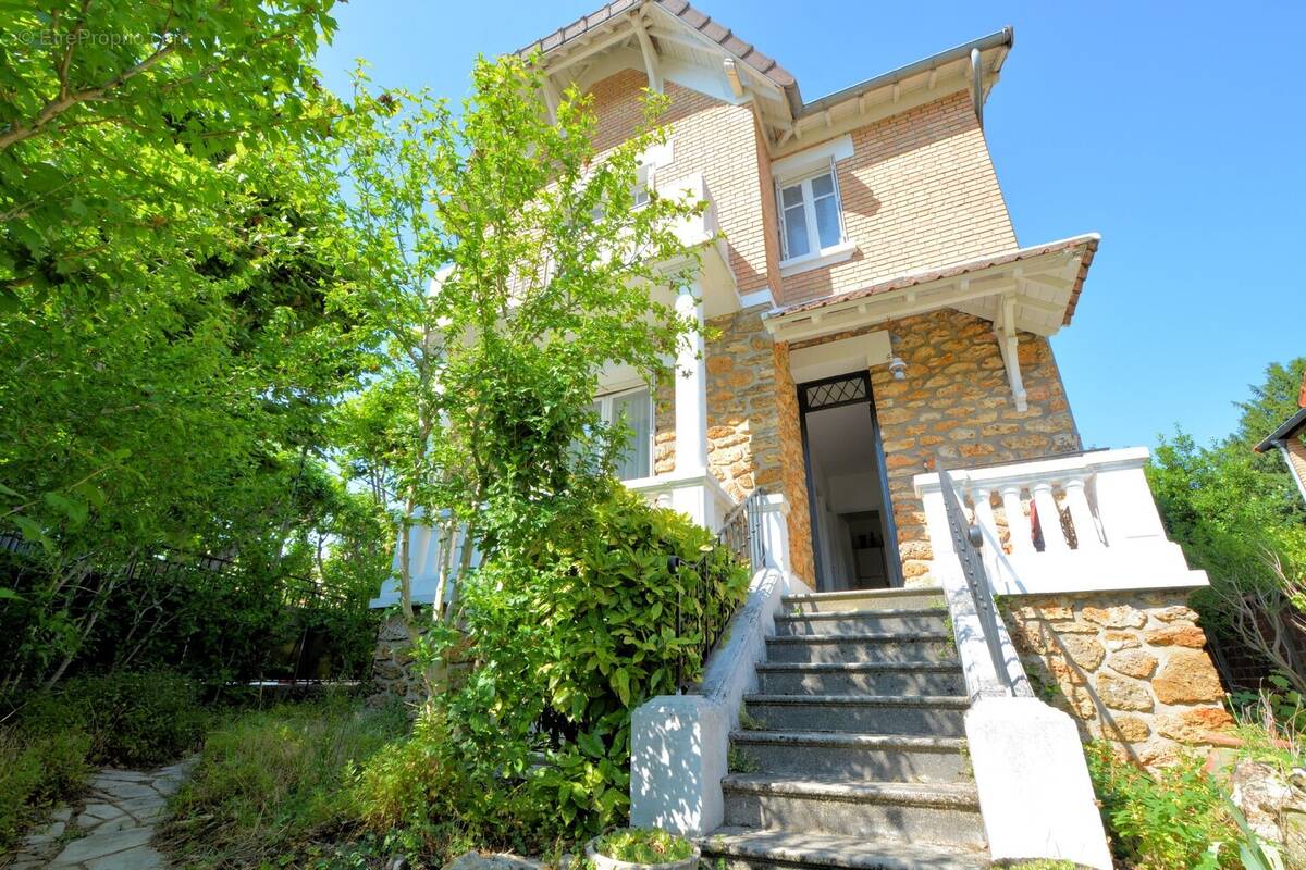 Maison à SAINT-MAUR-DES-FOSSES