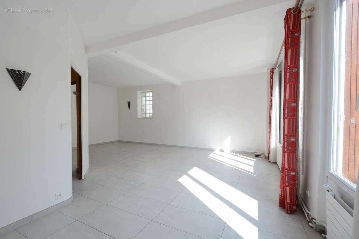 Maison à SAINT-MAUR-DES-FOSSES