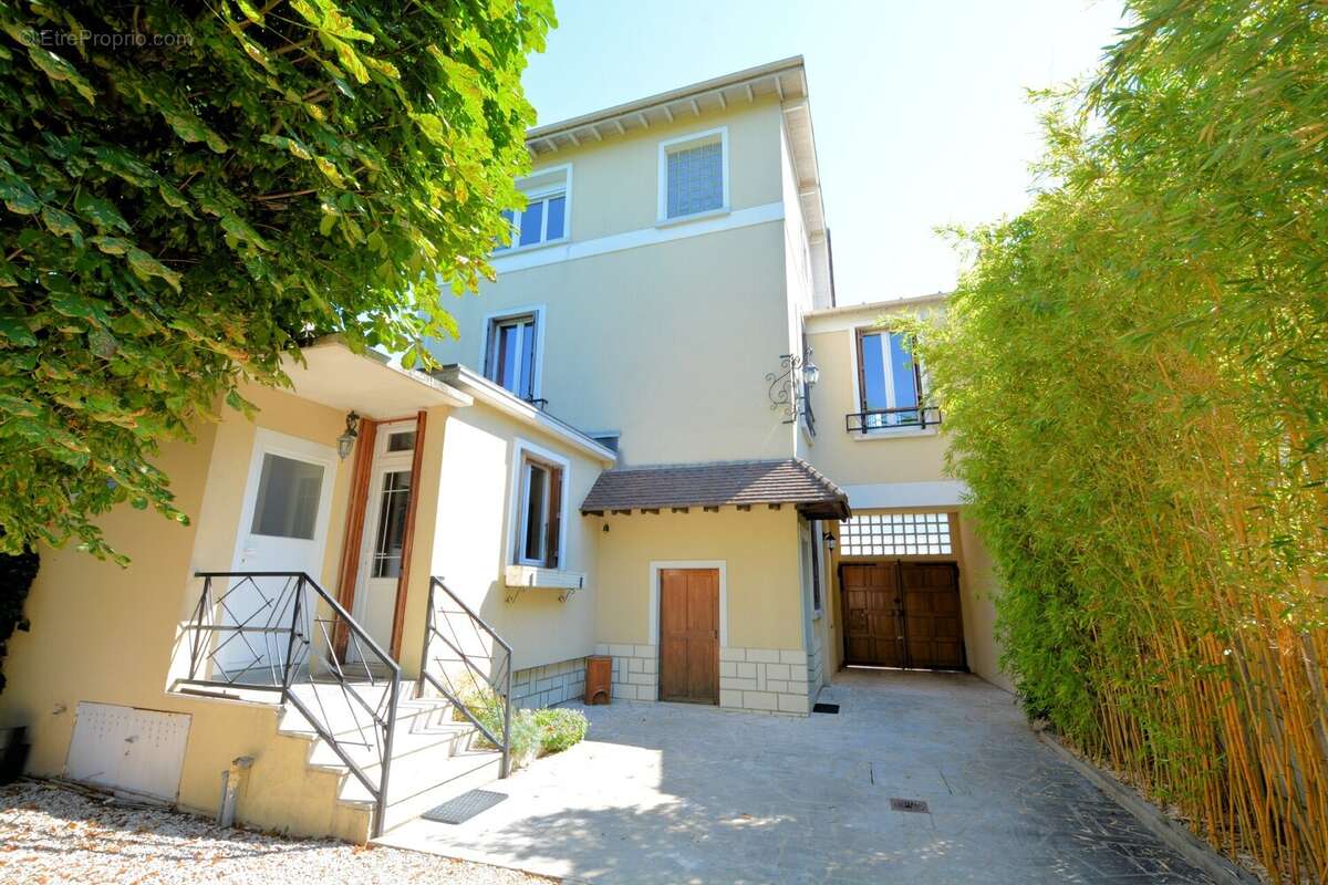 Maison à SAINT-MAUR-DES-FOSSES