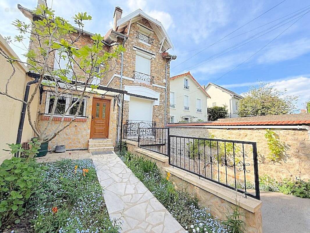 Maison à SAINT-MAUR-DES-FOSSES