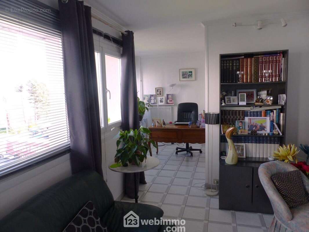 Avec côté Bureau. - Appartement à BIHOREL