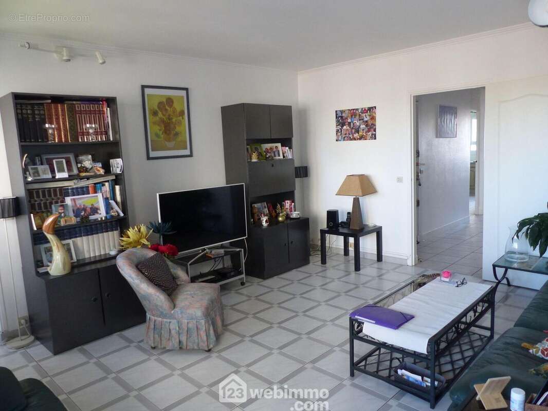 Une vue d&#039;ensemble de l&#039;espace à vivre de 31 m2. - Appartement à BIHOREL