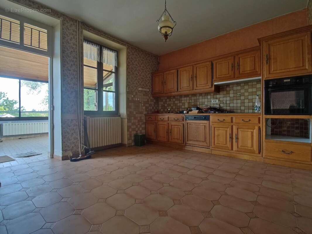 Maison à CERCY-LA-TOUR