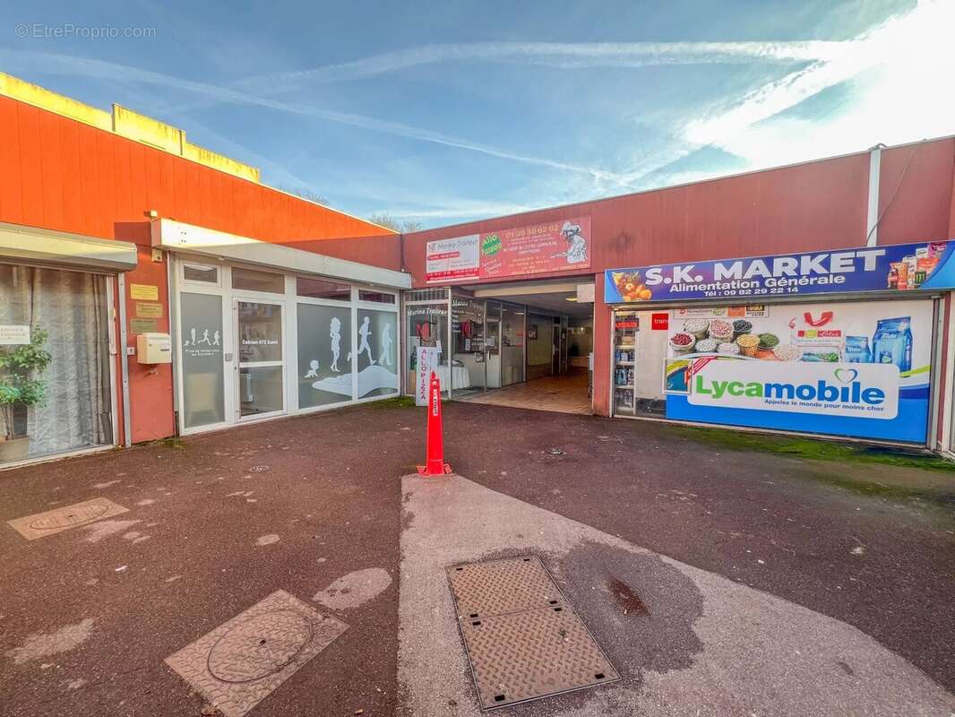 Commerce à LE MESNIL-SAINT-DENIS