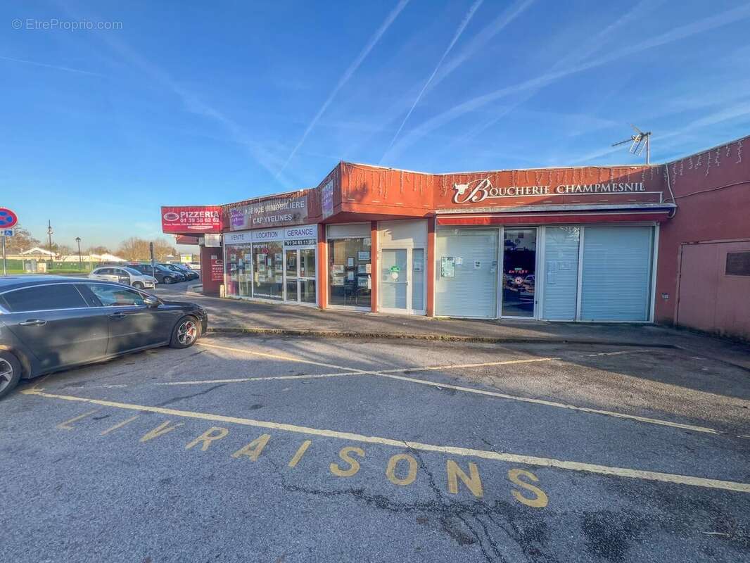 Commerce à LE MESNIL-SAINT-DENIS