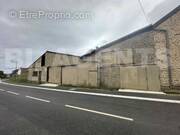 665a762f-61f9-4dd3-a84f-52c99551f0fe - Parking à VAUX-LES-MOUZON