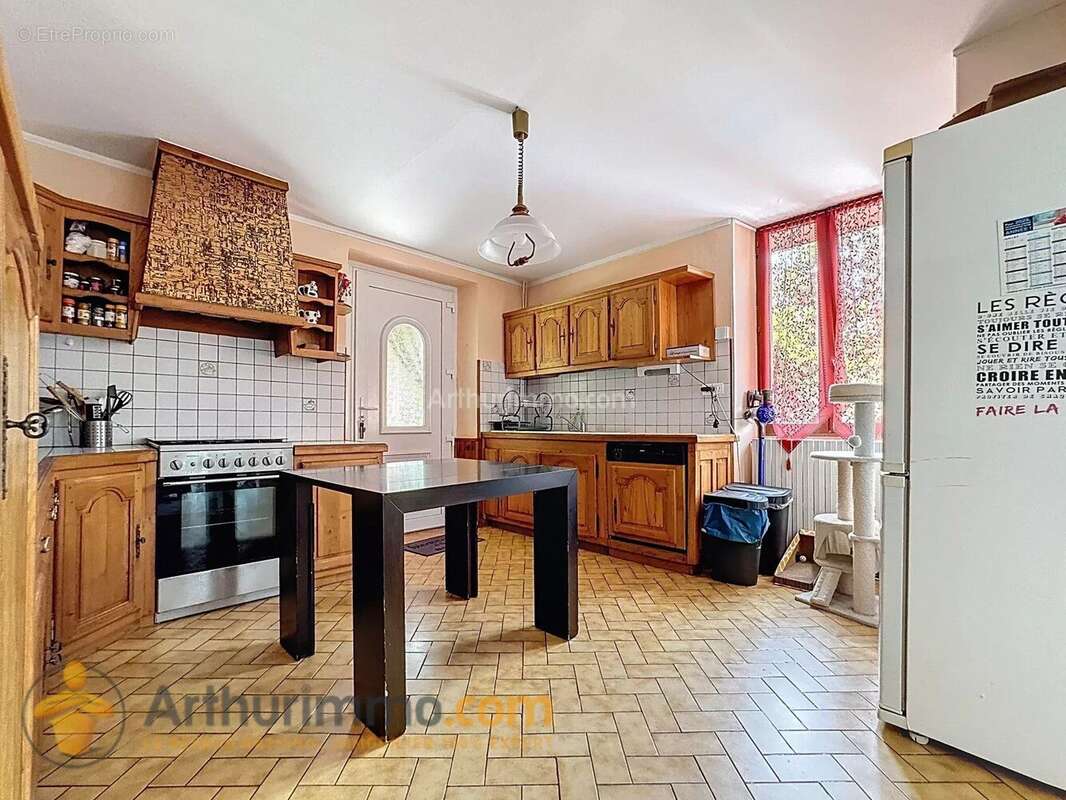 Maison à BUSSY-LE-CHATEAU