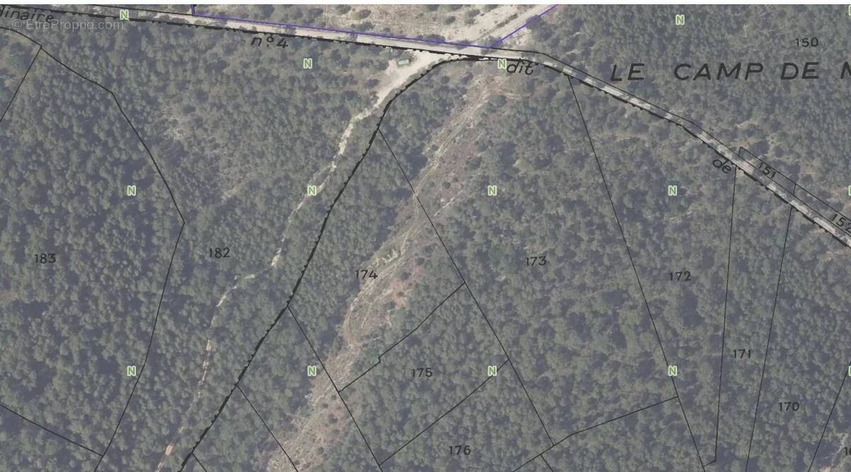 Terrain à ENTRECASTEAUX