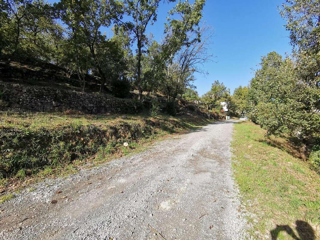   - Terrain à MERCUER