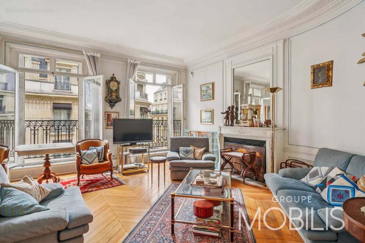 Appartement à PARIS-8E