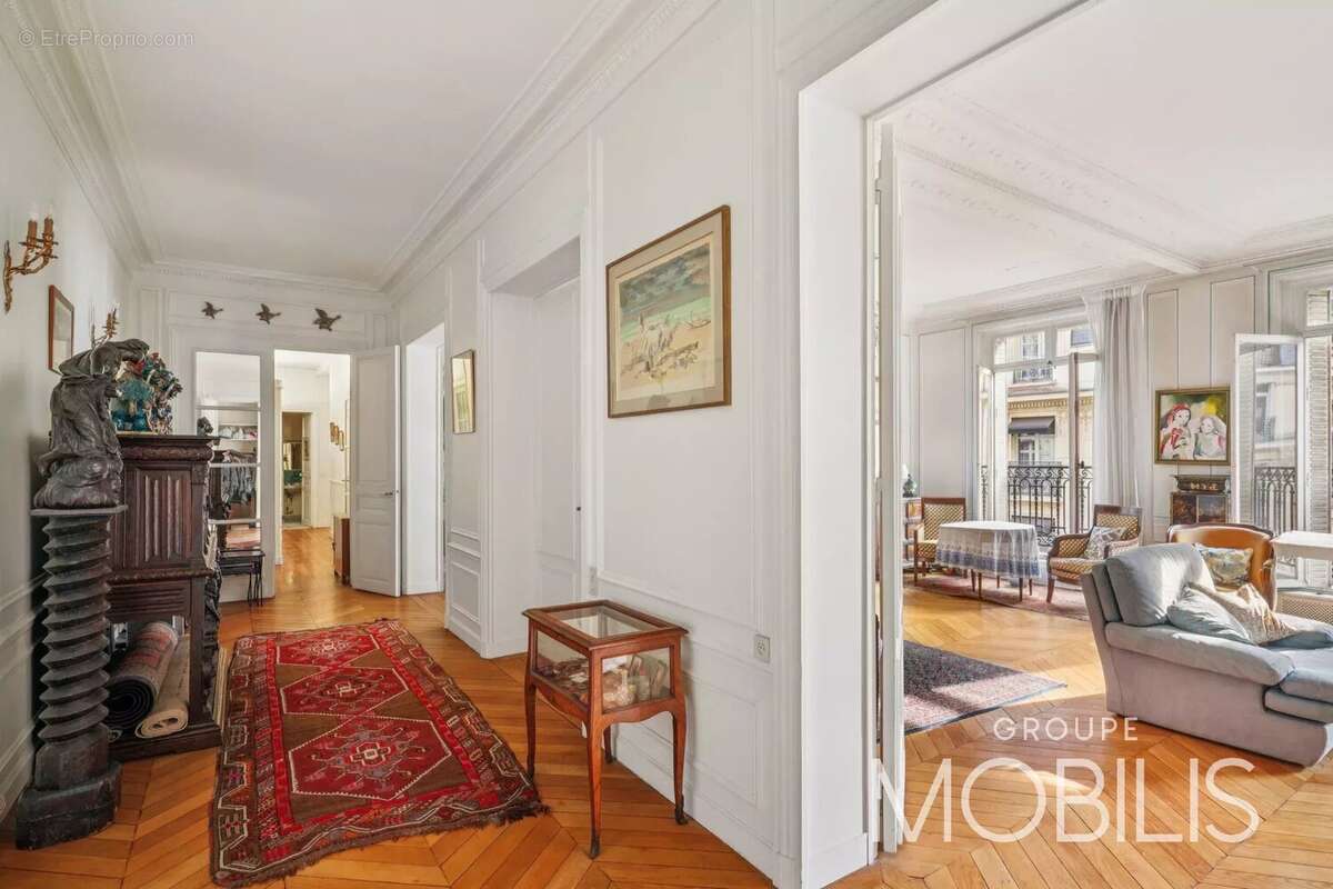 Appartement à PARIS-8E
