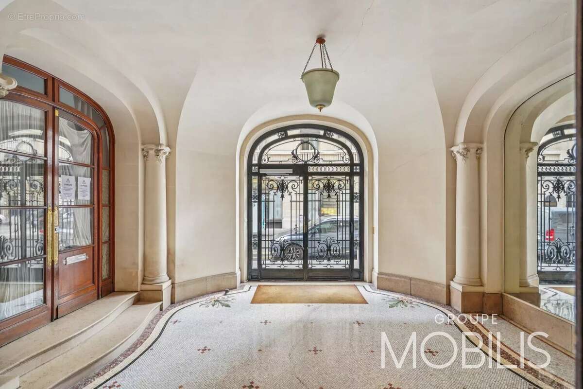 Appartement à PARIS-8E