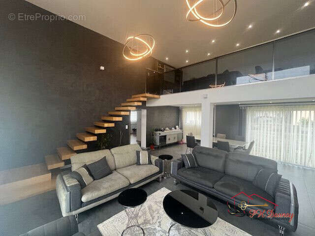 Maison à AGEN-D&#039;AVEYRON