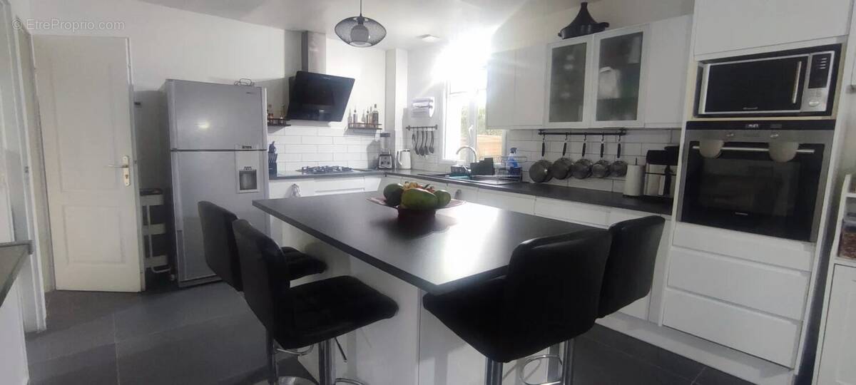 Maison à CHANTELOUP-LES-VIGNES