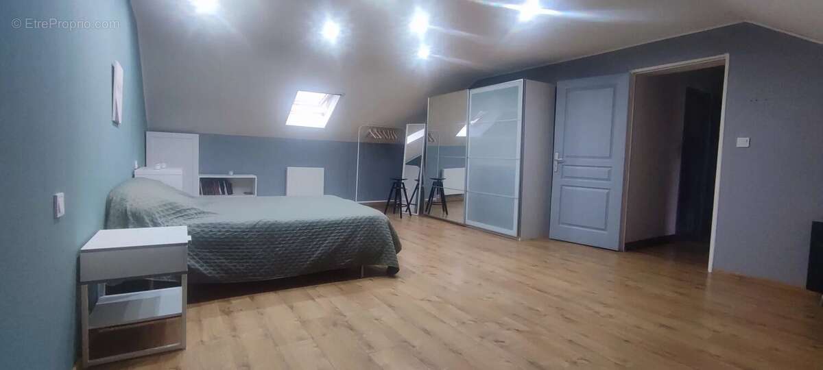 Maison à CHANTELOUP-LES-VIGNES