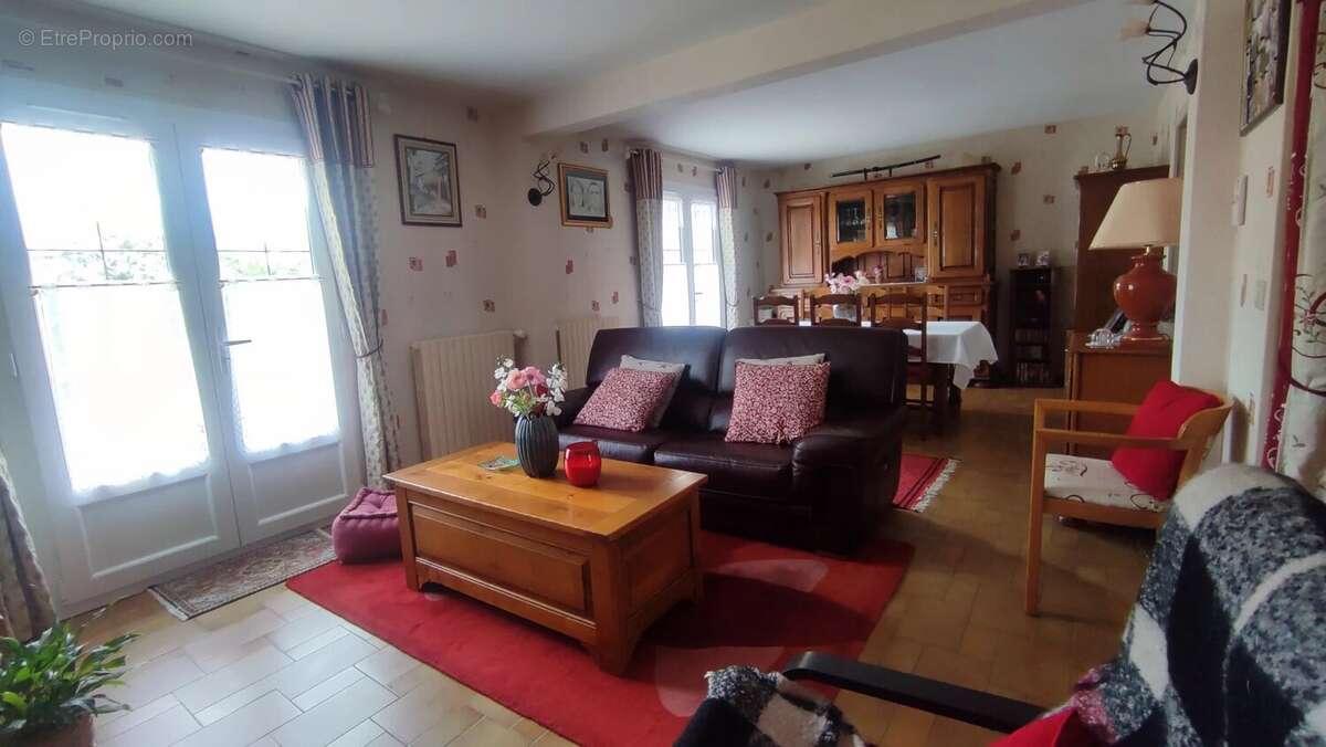 Maison à CHANTELOUP-LES-VIGNES