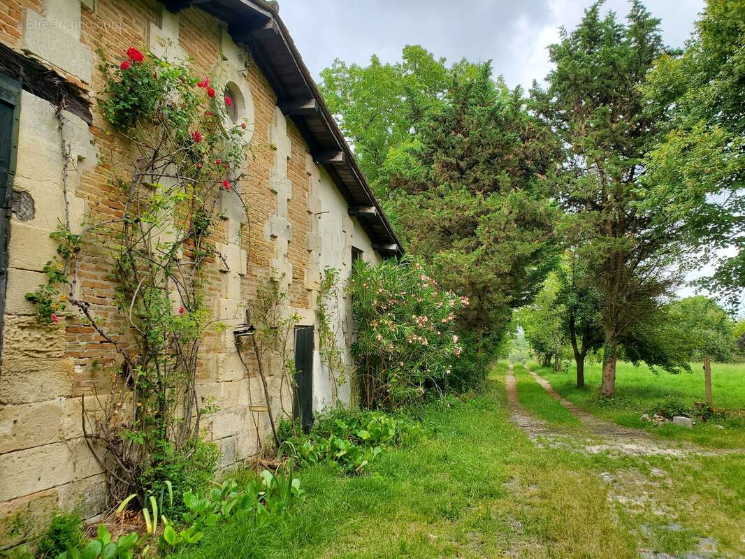 Maison à TIZAC-DE-LAPOUYADE