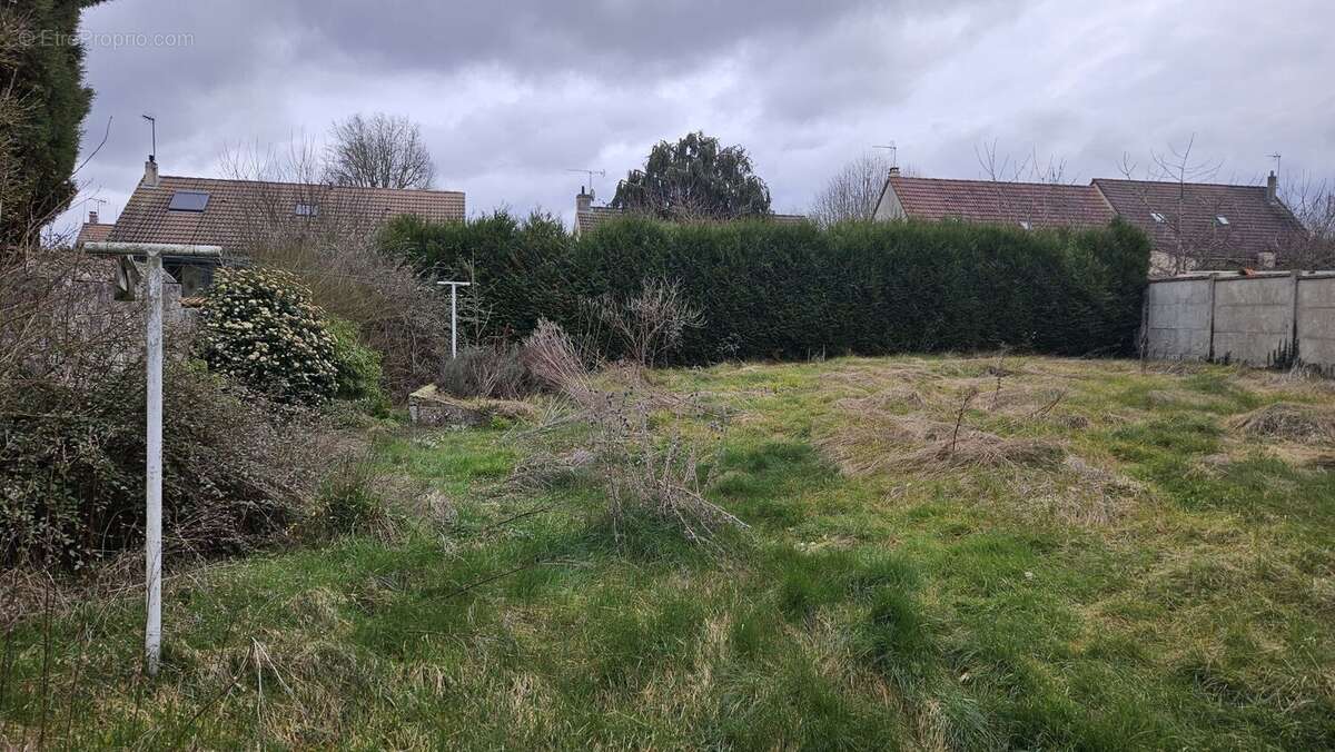 Terrain à LE COUDRAY