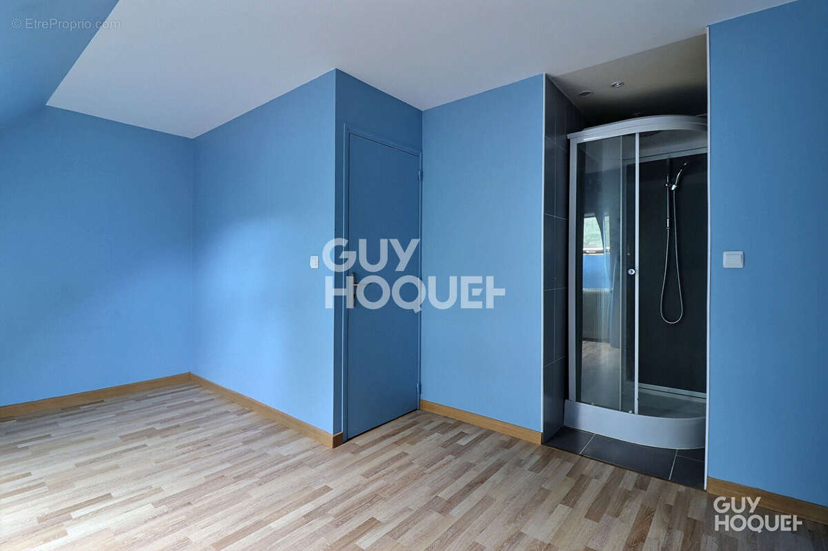 Maison à SAINTE-GENEVIEVE-DES-BOIS