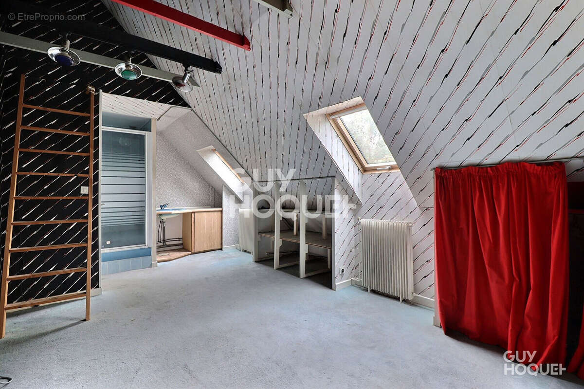 Maison à SAINTE-GENEVIEVE-DES-BOIS