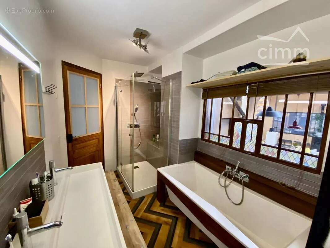 Appartement à SAINT-ETIENNE