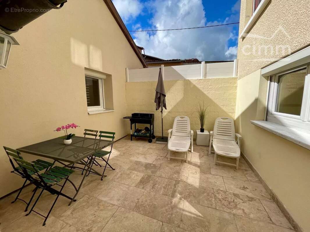 Maison à SURY-LE-COMTAL