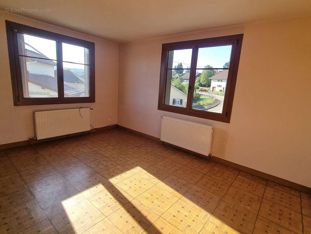 Maison à ORCHAMPS-VENNES