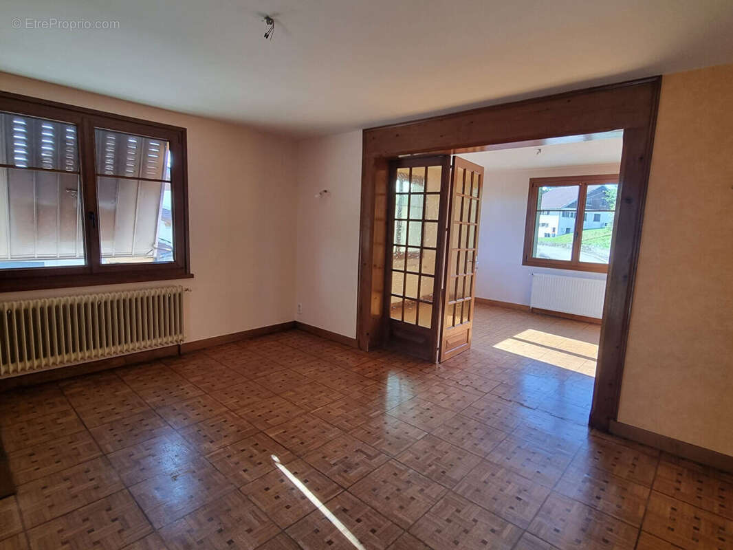 Maison à ORCHAMPS-VENNES